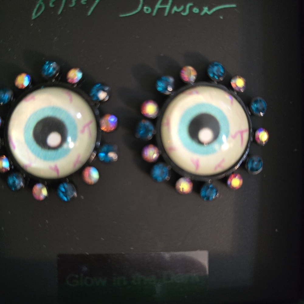 Betsey Johnson Eyeball button earrings! NWT - Picture 10 of 12